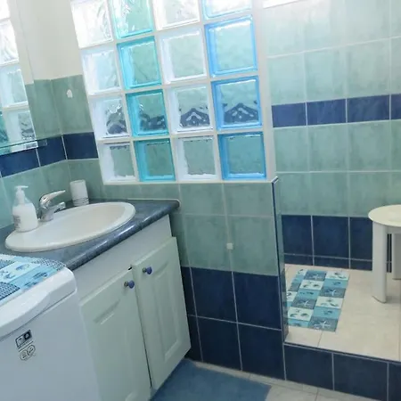 Nord 2 Pieces Calmes,wifi,clim,balcon,parking ניס