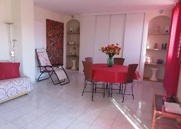 Nord 2 Pieces Calmes,wifi,clim,balcon,parking Nice