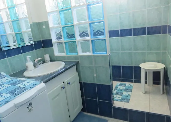 Nord 2 Pieces Calmes,wifi,clim,balcon,parking ניס